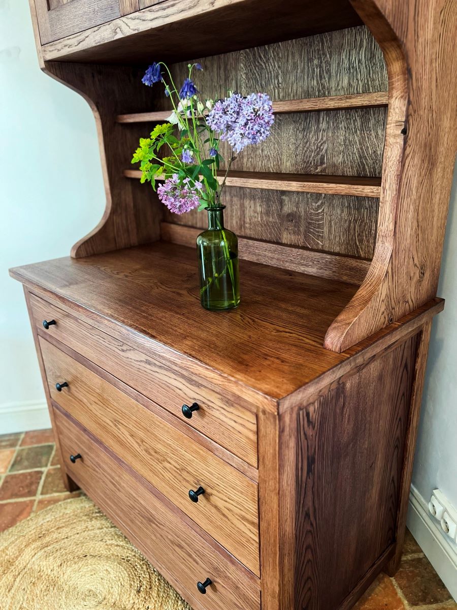 Freestanding kitchen dresser