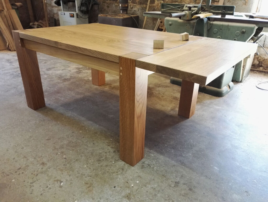 Oak-dining-table-with-extending-leaf - Makers Bespoke Furniture