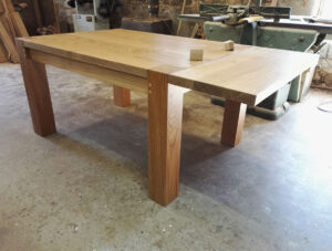 Oak dining table with extending leaf