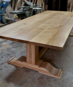 Oak pedestal table with a matt lacquer finish