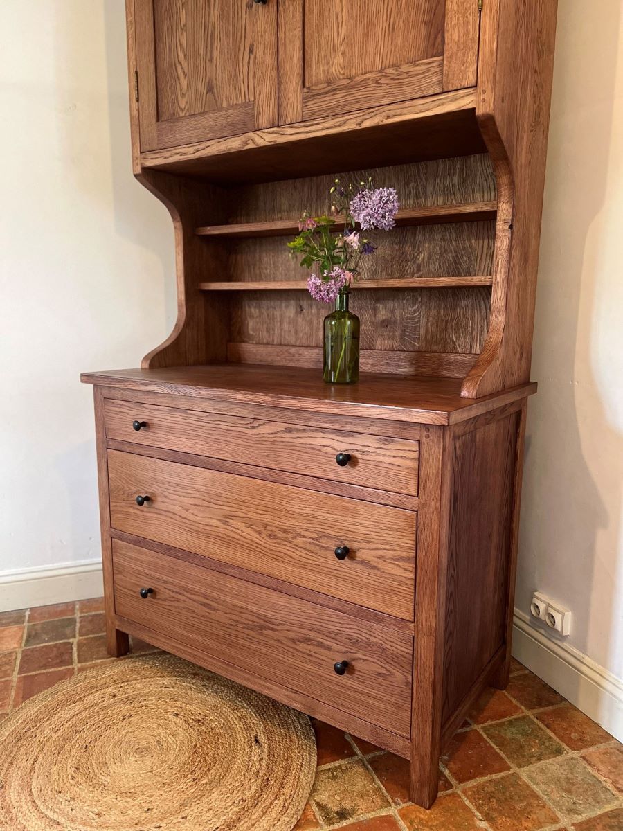 Freestanding oak kitchen dresser