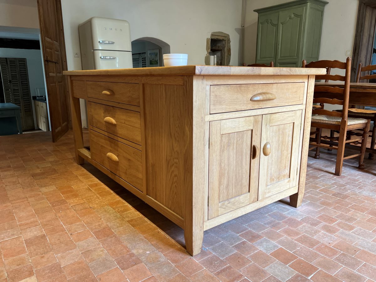 Bespoke oak kitchen island handmade by makers bespoke furniture